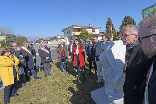 L'assessore alle Autonomie locali del Friuli Venezia Giulia, Pierpaolo Roberti, con il presidente del Consiglio regionale, Piero Mauro Zanin, all'inaugurazione della rotatoria all'imbocco di via Da Vinci a Reana del Rojale (Udine) - 18 febbraio 2019